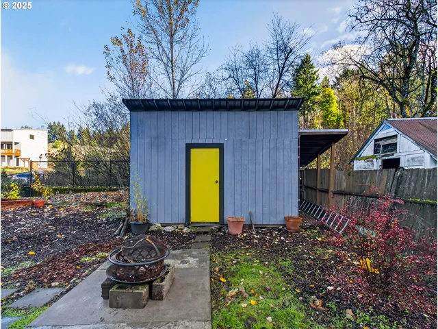 $350,000 | 900 Southwest Sadie B Avenue, Cascade Locks, OR 97014