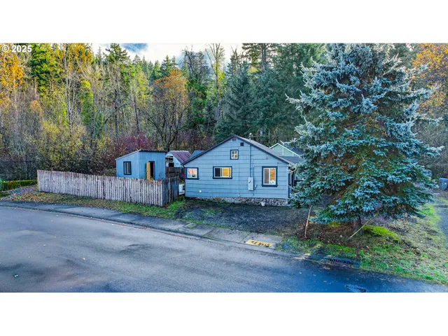 $350,000 | 900 Southwest Sadie B Avenue, Cascade Locks, OR 97014