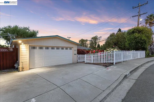 $938,000 | 24805 Canyon View Court, Hayward, CA 94541