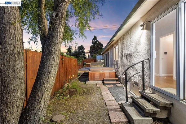 $938,000 | 24805 Canyon View Court, Hayward, CA 94541