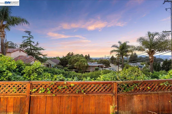 $938,000 | 24805 Canyon View Court, Hayward, CA 94541