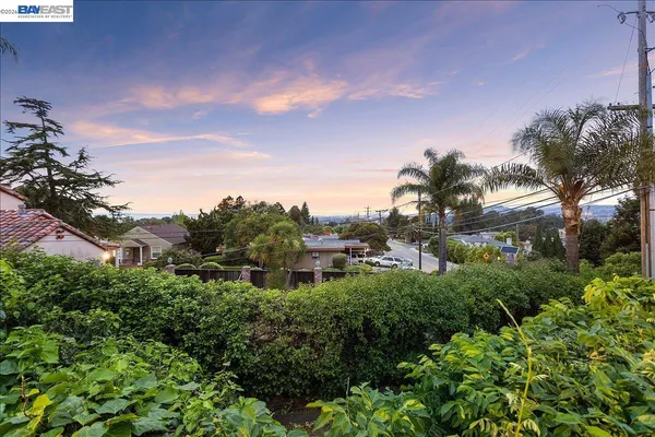 $938,000 | 24805 Canyon View Court, Hayward, CA 94541