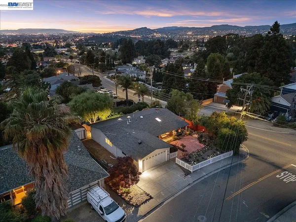 $938,000 | 24805 Canyon View Court, Hayward, CA 94541