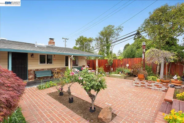 a front view of house with yard