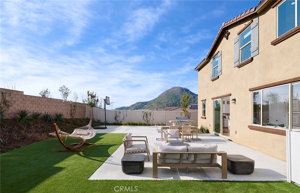 21648 Thomas Court Colton, CA 92324 - Photo 14 of 14 a view of backyard of a house with outdoor seating