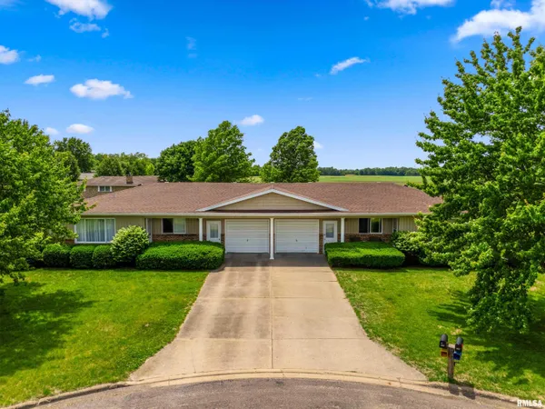 $269,000 | 108-110 Nina Court, Pekin, IL 61554