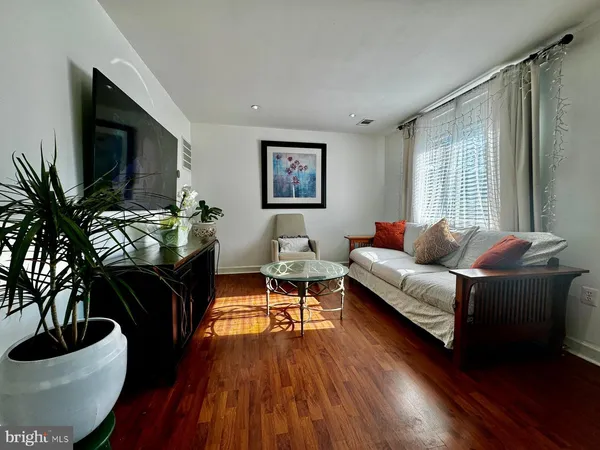 $2,550 | 8402 Jinetes Court, Alexandria, VA 22309