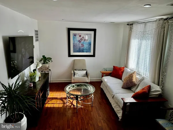 $2,550 | 8402 Jinetes Court, Alexandria, VA 22309