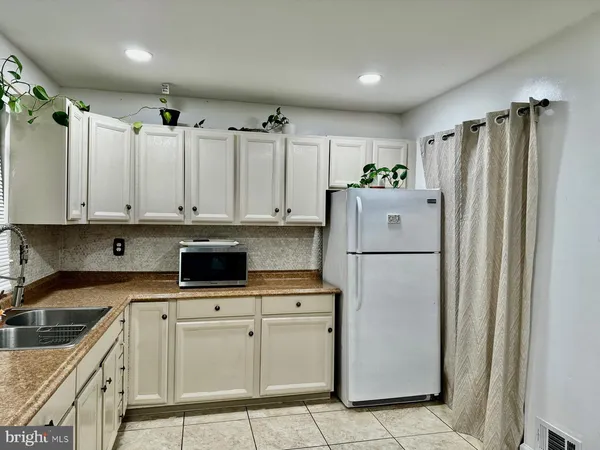 $2,550 | 8402 Jinetes Court, Alexandria, VA 22309