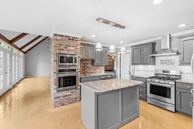 $624,900 | 317 East Killarney Lake, Moore, SC 29369