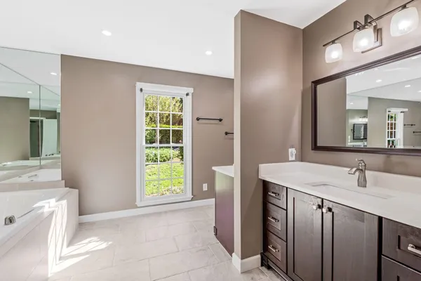 $609,900 | 317 East Killarney Lake, Moore, SC 29369