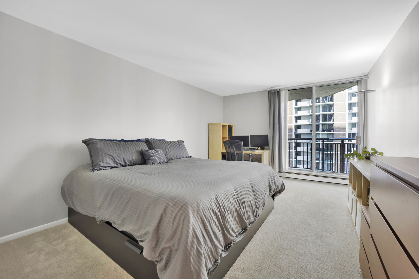 6007 North Sheridan Road, Unit 14F Chicago, IL 60660 - Photo 13 of 27