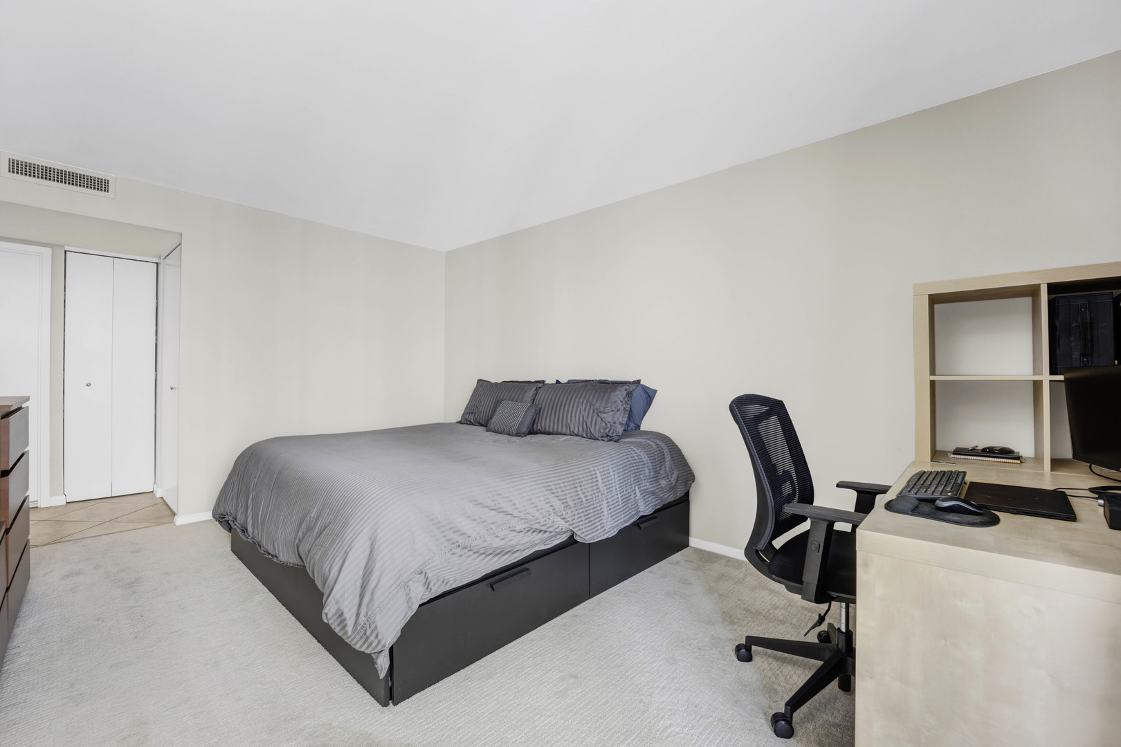 6007 North Sheridan Road, Unit 14F Chicago, IL 60660 - Photo 14 of 27