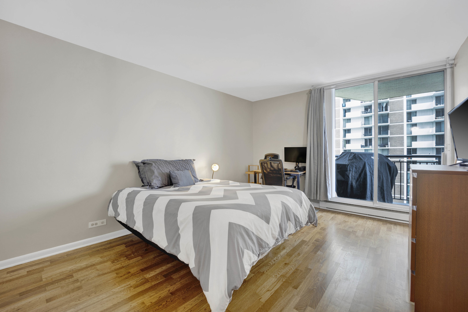 6007 North Sheridan Road, Unit 14F Chicago, IL 60660 - Photo 17 of 27