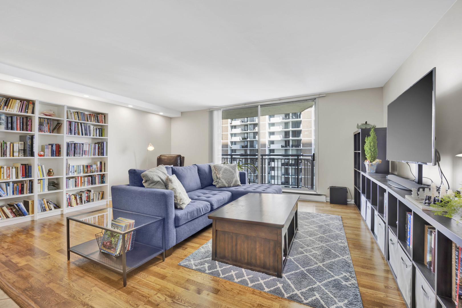 6007 North Sheridan Road, Unit 14F Chicago, IL 60660 - Photo 2 of 27