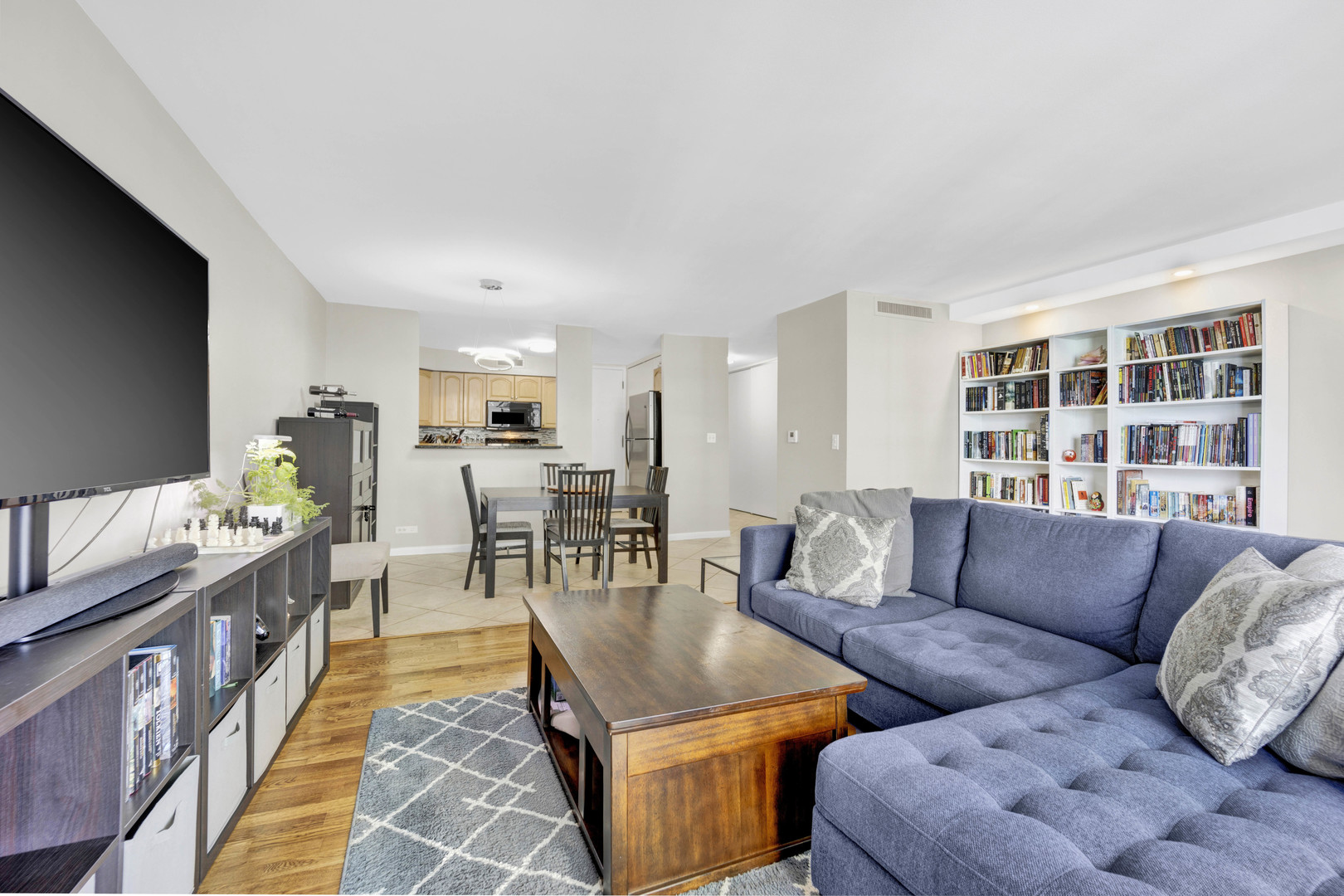 6007 North Sheridan Road, Unit 14F Chicago, IL 60660 - Photo 3 of 27