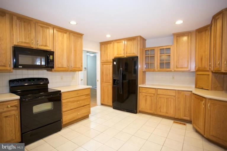 10711 Cross School Road Reston, VA 20191 - Photo 5 of 22 Kitchen