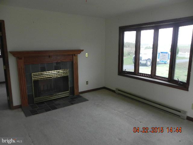 6107 Delaware Line Road Rhodesdale, MD 21659 - Photo 20 of 22 Living Room