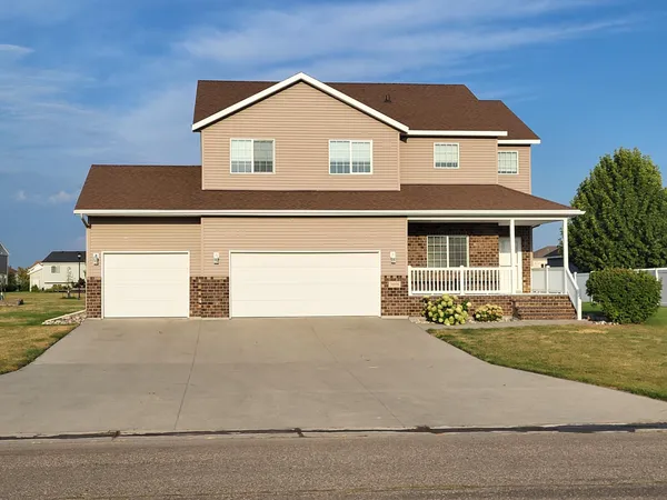 $589,900 | 3698 North Sedona Court, West Fargo, ND 58078