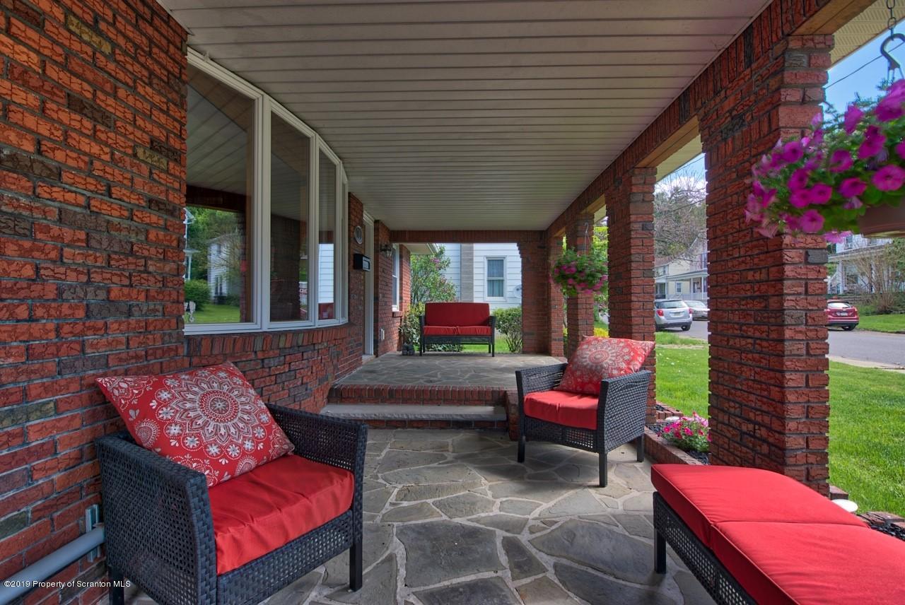 701 Grove Street Avoca, PA 18641 - Photo 4 of 34 Gallery Image 4