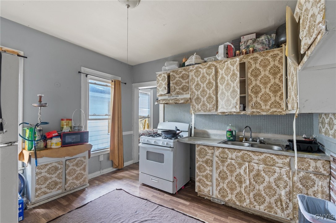 708 East Laurel Street Syracuse, NY 13203 - Photo 5 of 14