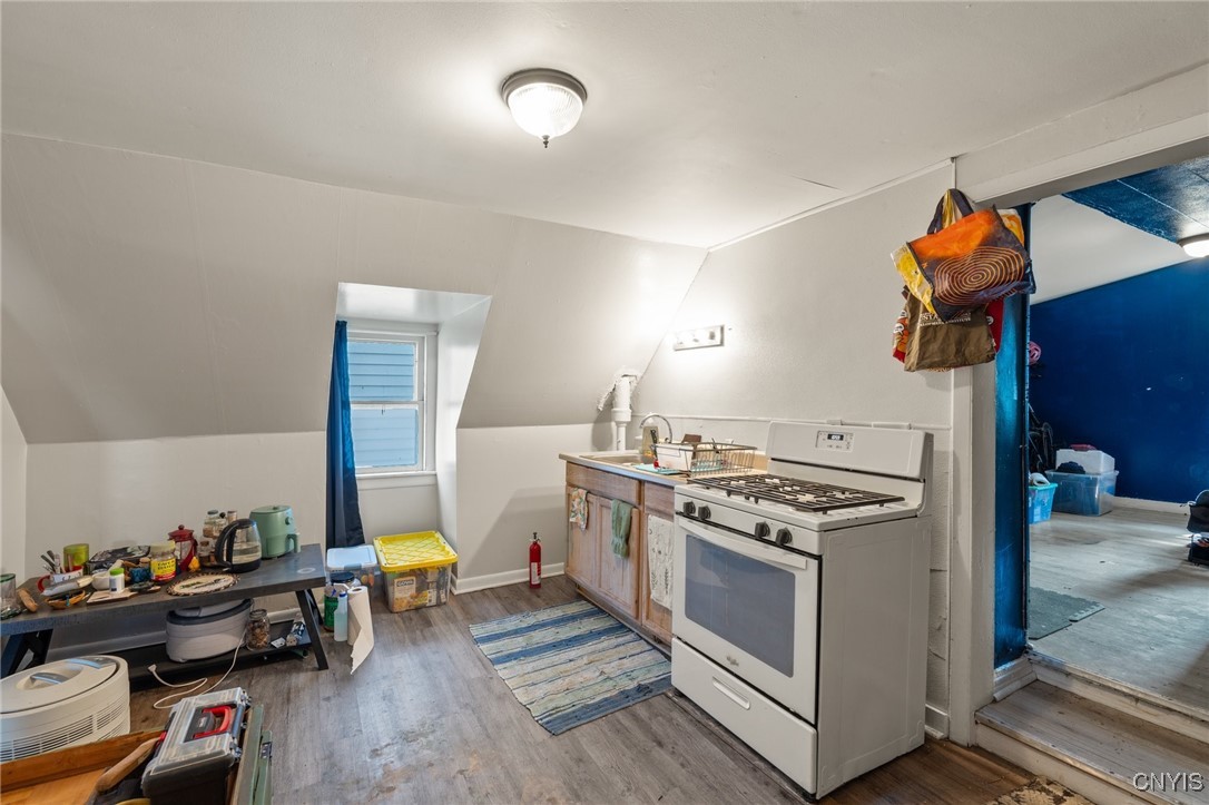 708 East Laurel Street Syracuse, NY 13203 - Photo 7 of 14