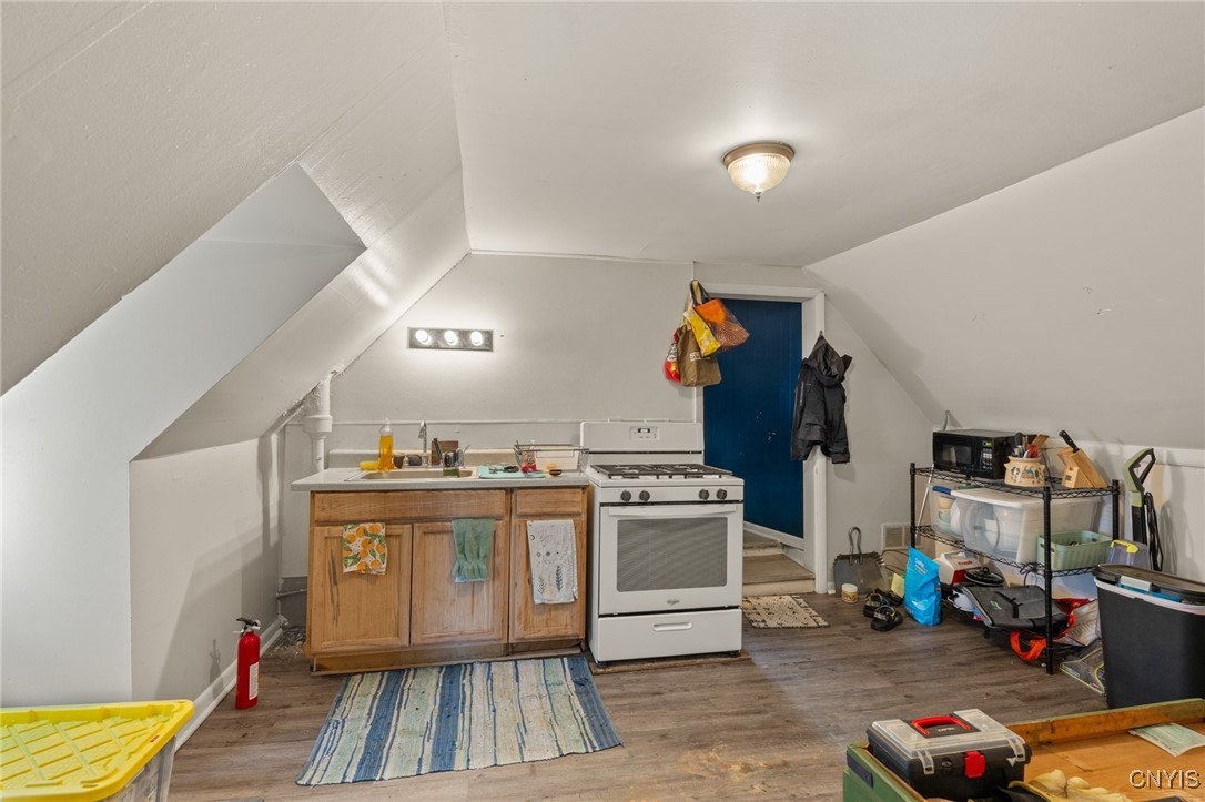 708 East Laurel Street Syracuse, NY 13203 - Photo 8 of 14