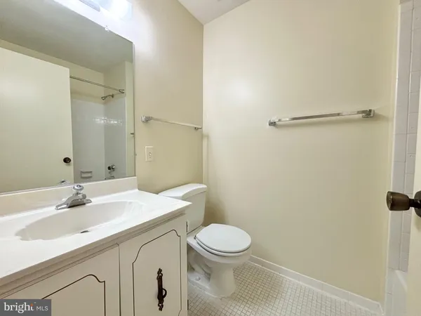 $2,100 | 15316 Pine Orchard Drive, Unit 823H, Silver Spring, MD 20906