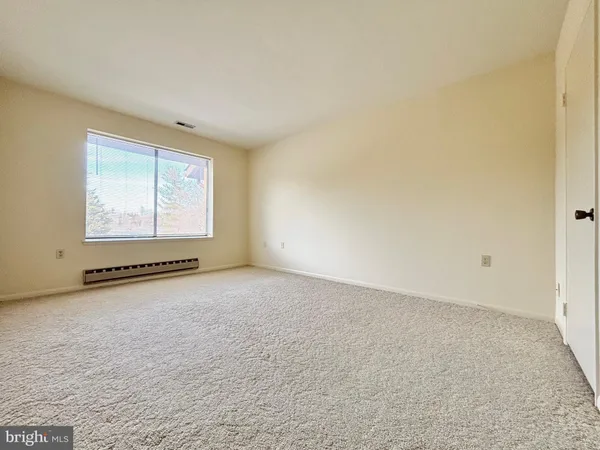$2,100 | 15316 Pine Orchard Drive, Unit 823H, Silver Spring, MD 20906