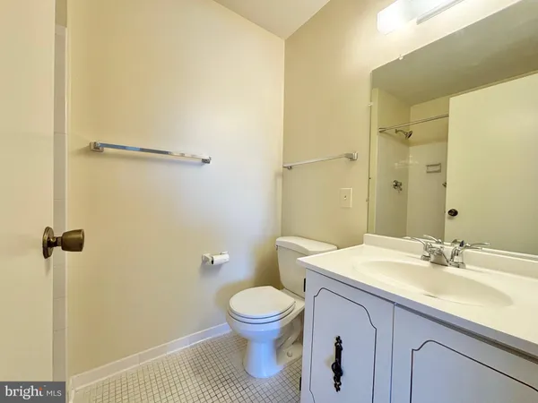 $2,100 | 15316 Pine Orchard Drive, Unit 823H, Silver Spring, MD 20906