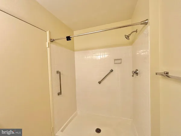 $2,100 | 15316 Pine Orchard Drive, Unit 823H, Silver Spring, MD 20906
