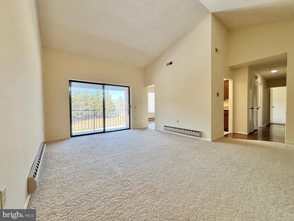 $2,100 | 15316 Pine Orchard Drive, Unit 823H, Silver Spring, MD 20906