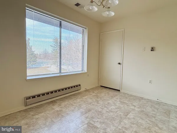 $2,100 | 15316 Pine Orchard Drive, Unit 823H, Silver Spring, MD 20906