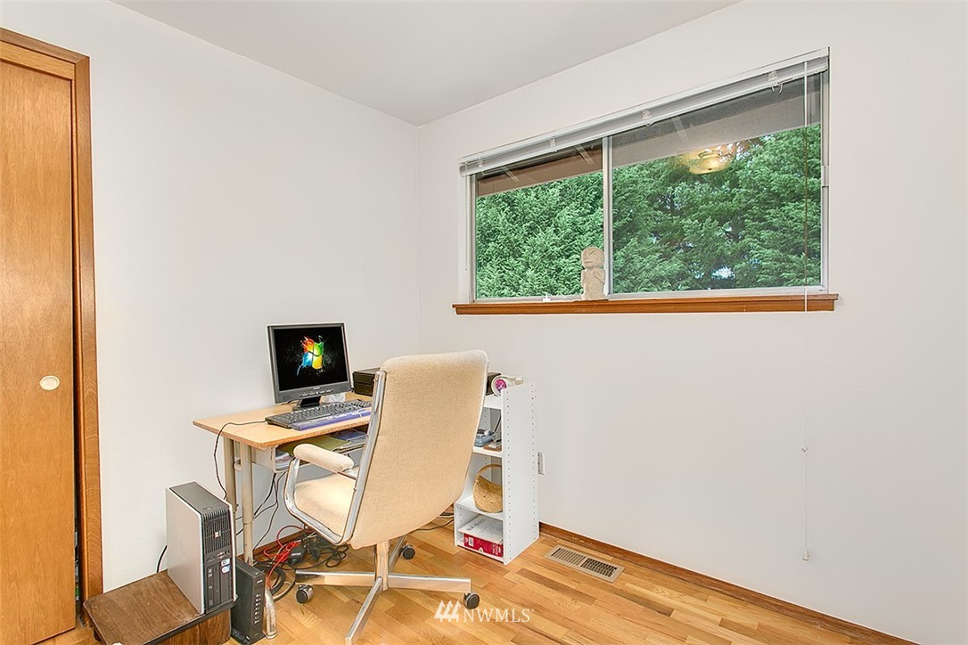811 240th Street Southeast Bothell, WA 98021 - Photo 14 of 22
