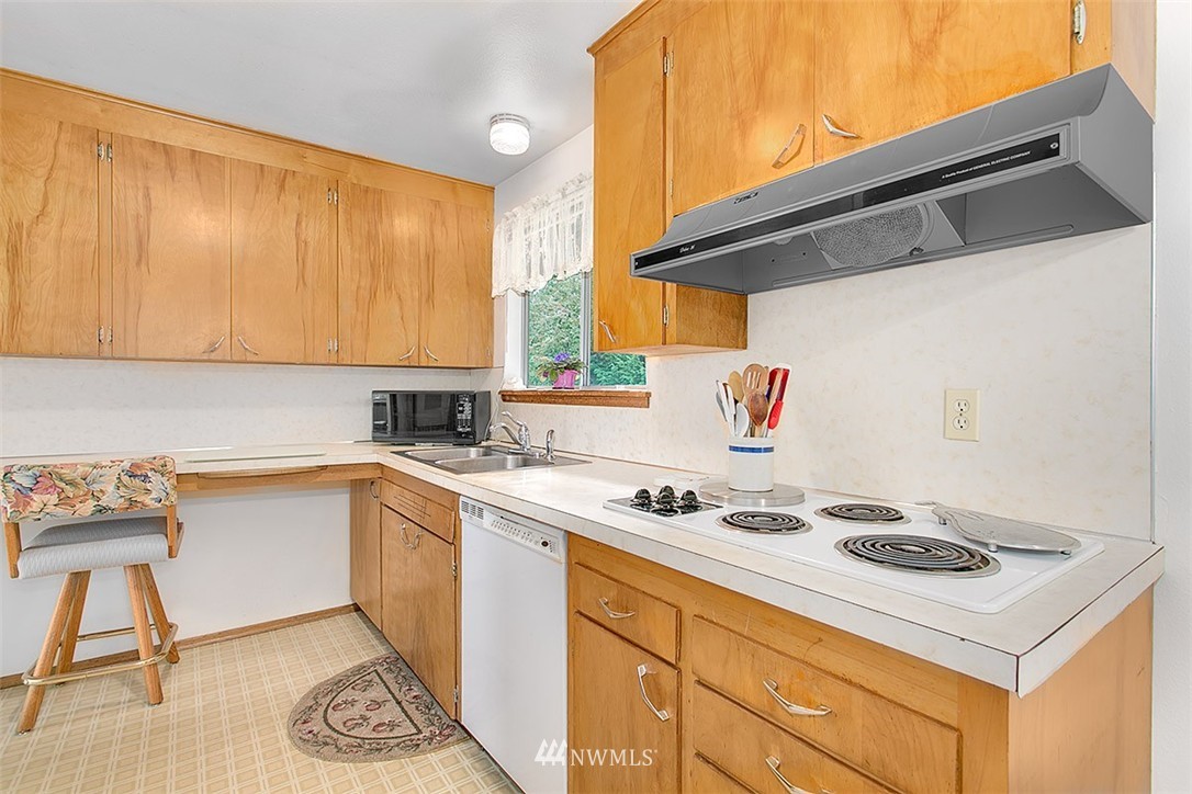 811 240th Street Southeast Bothell, WA 98021 - Photo 8 of 22