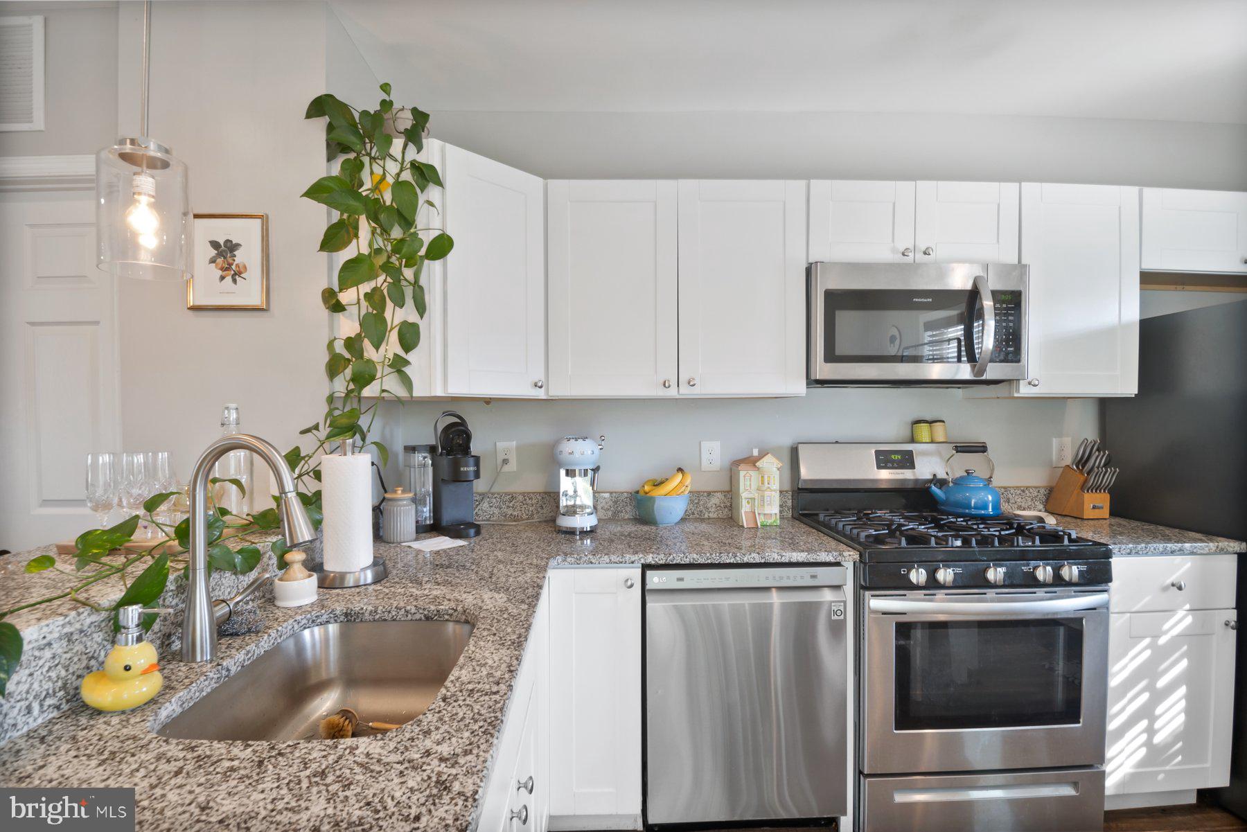 4401 Grand View Avenue Baltimore, MD 21211 - Photo 15 of 35