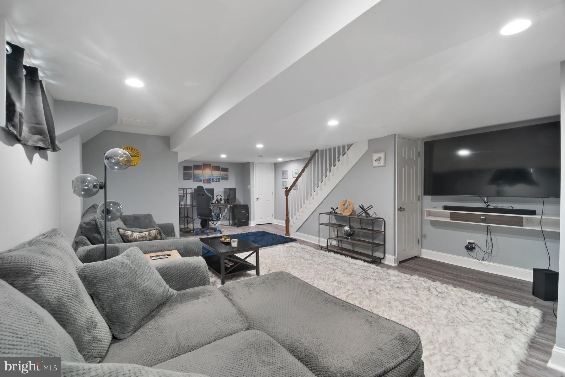 4401 Grand View Avenue Baltimore, MD 21211 - Photo 5 of 35