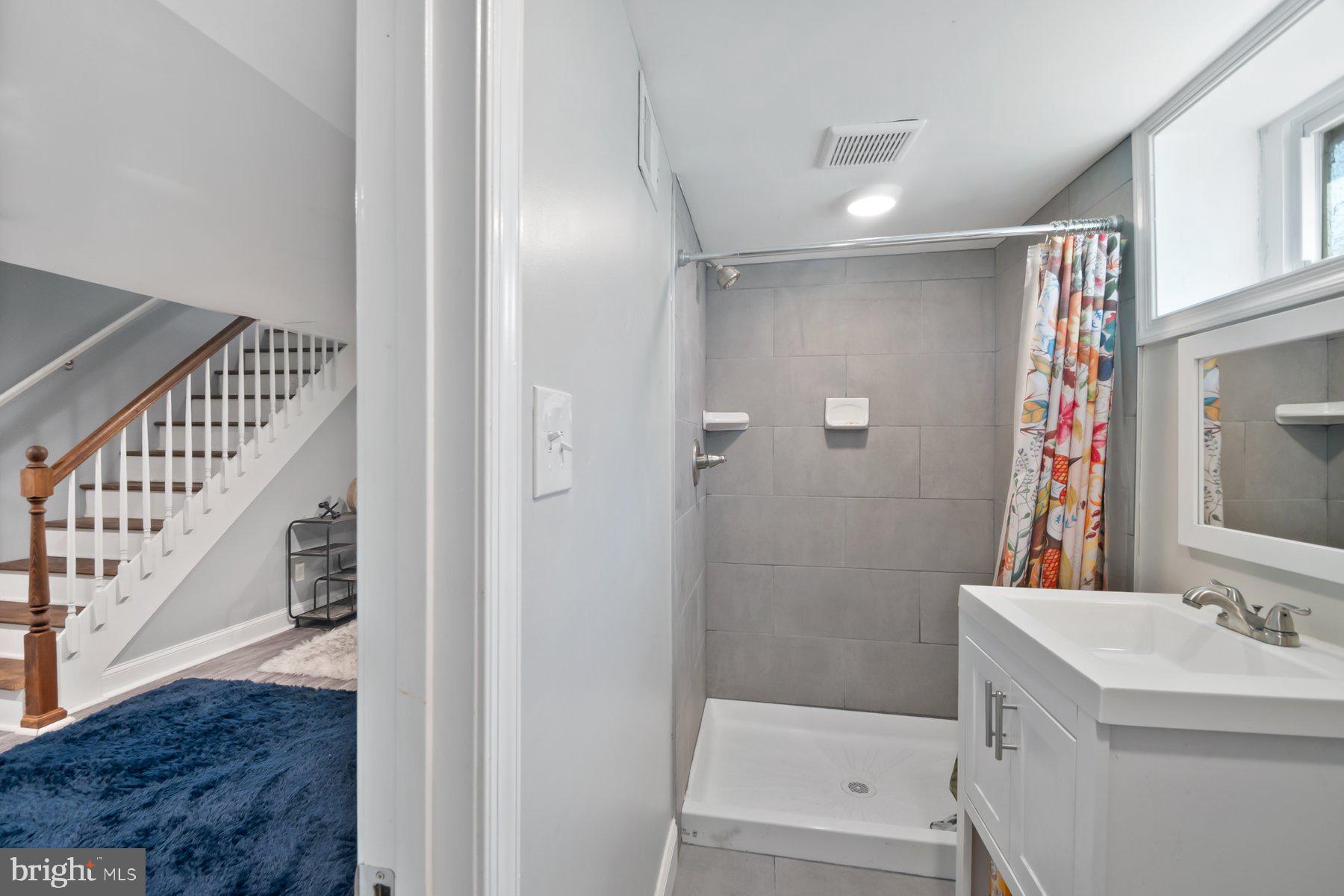 4401 Grand View Avenue Baltimore, MD 21211 - Photo 6 of 35