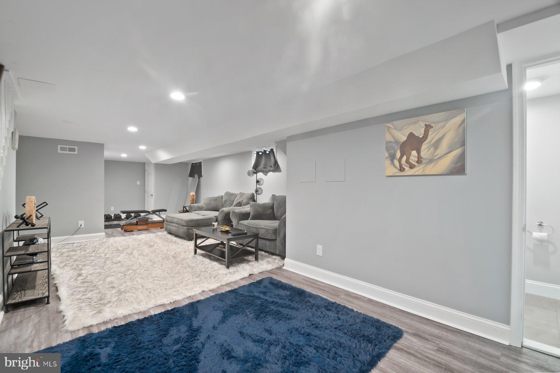 4401 Grand View Avenue Baltimore, MD 21211 - Photo 7 of 35