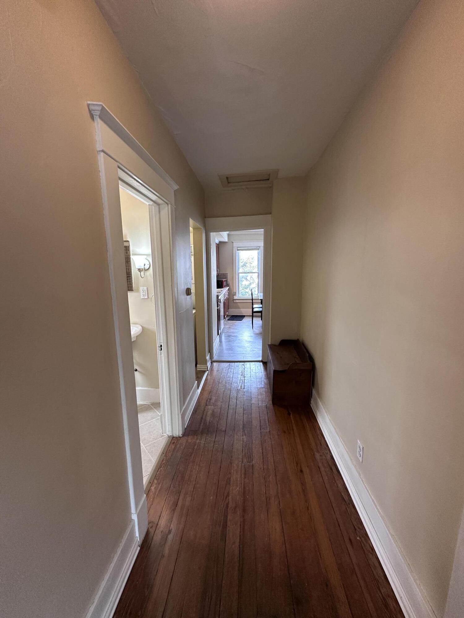 535 Archer Avenue, Unit UPPER 2 St. Joseph, MI 49085 - Photo 14 of 21 IMG_9136