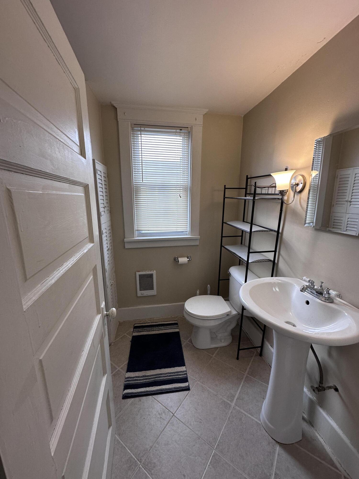 535 Archer Avenue, Unit UPPER 2 St. Joseph, MI 49085 - Photo 18 of 21 IMG_9137