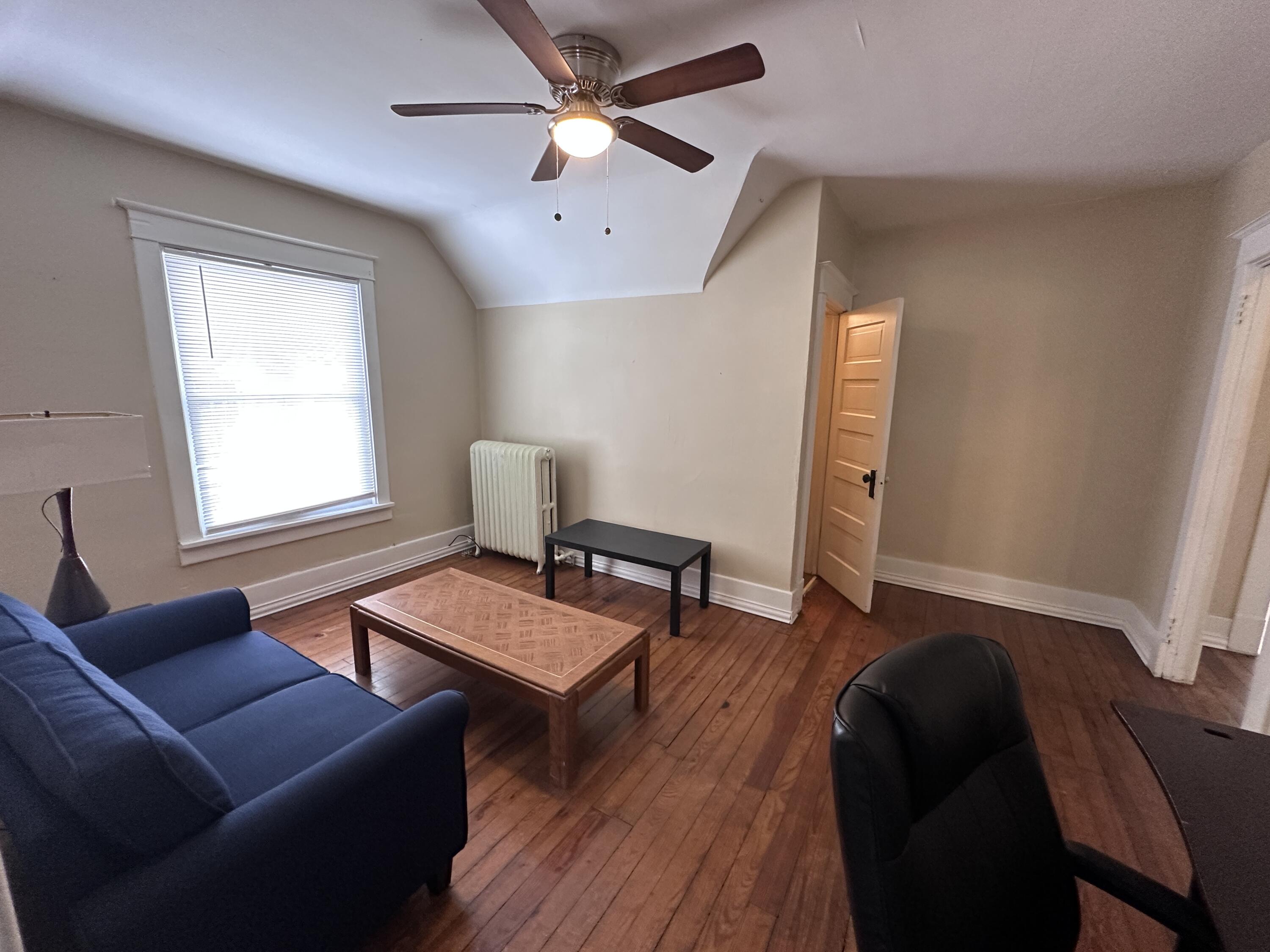 535 Archer Avenue, Unit UPPER 2 St. Joseph, MI 49085 - Photo 4 of 21 IMG_9147