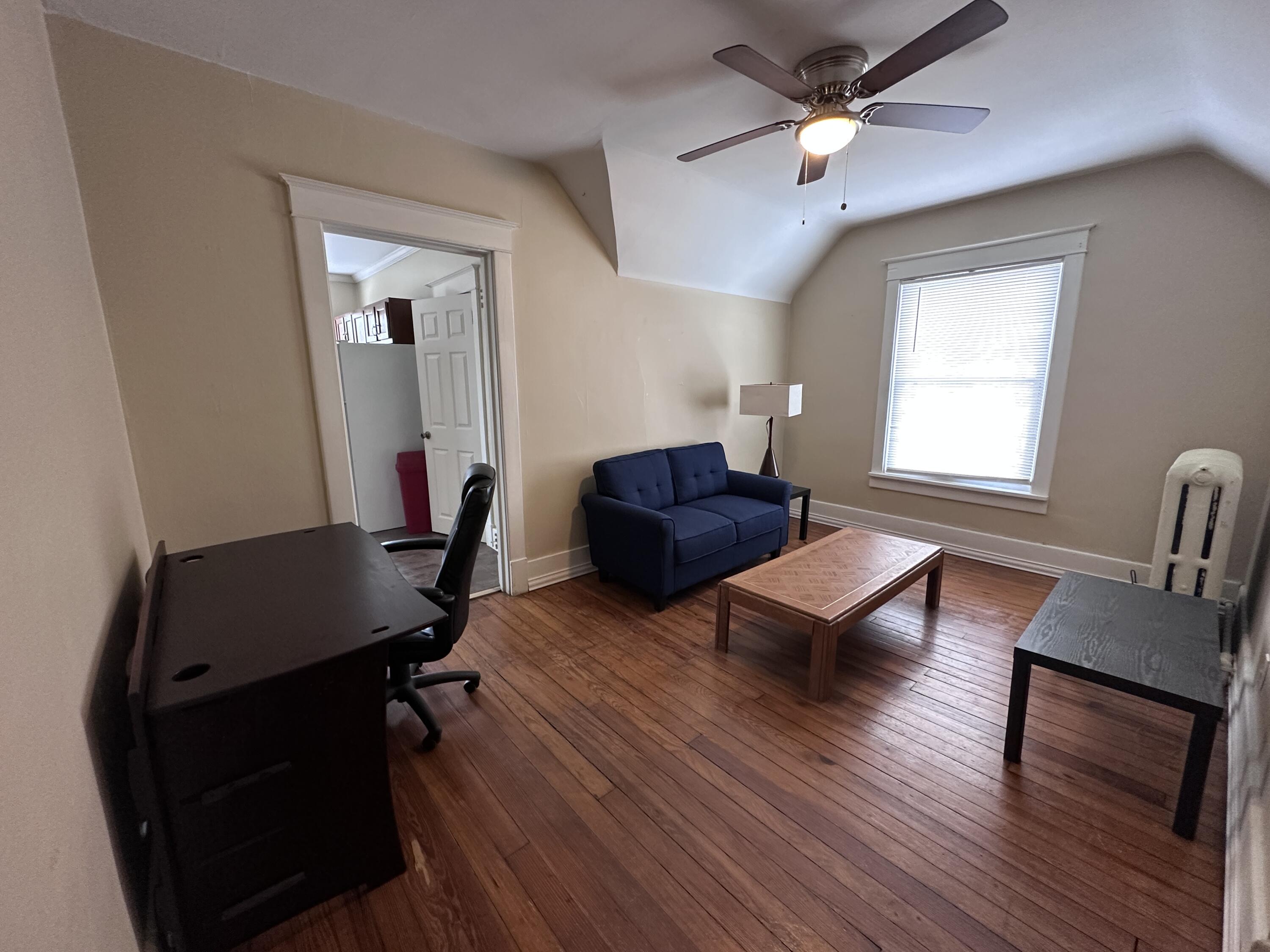 535 Archer Avenue, Unit UPPER 2 St. Joseph, MI 49085 - Photo 5 of 21 IMG_9148