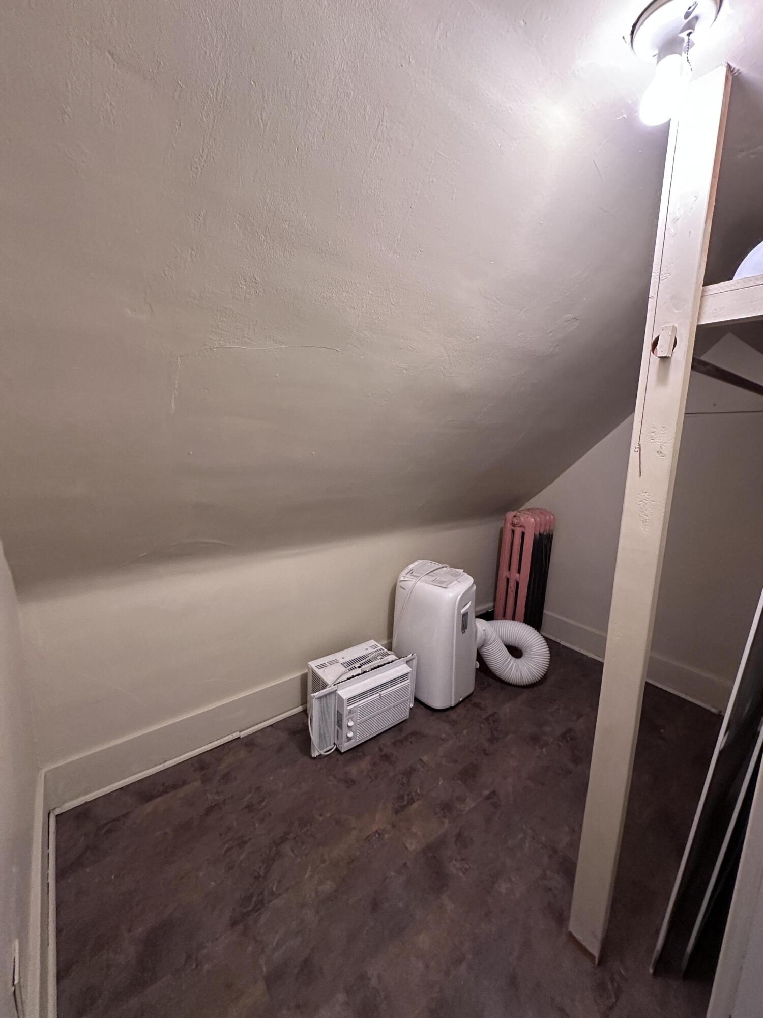 535 Archer Avenue, Unit UPPER 2 St. Joseph, MI 49085 - Photo 6 of 21 IMG_9149