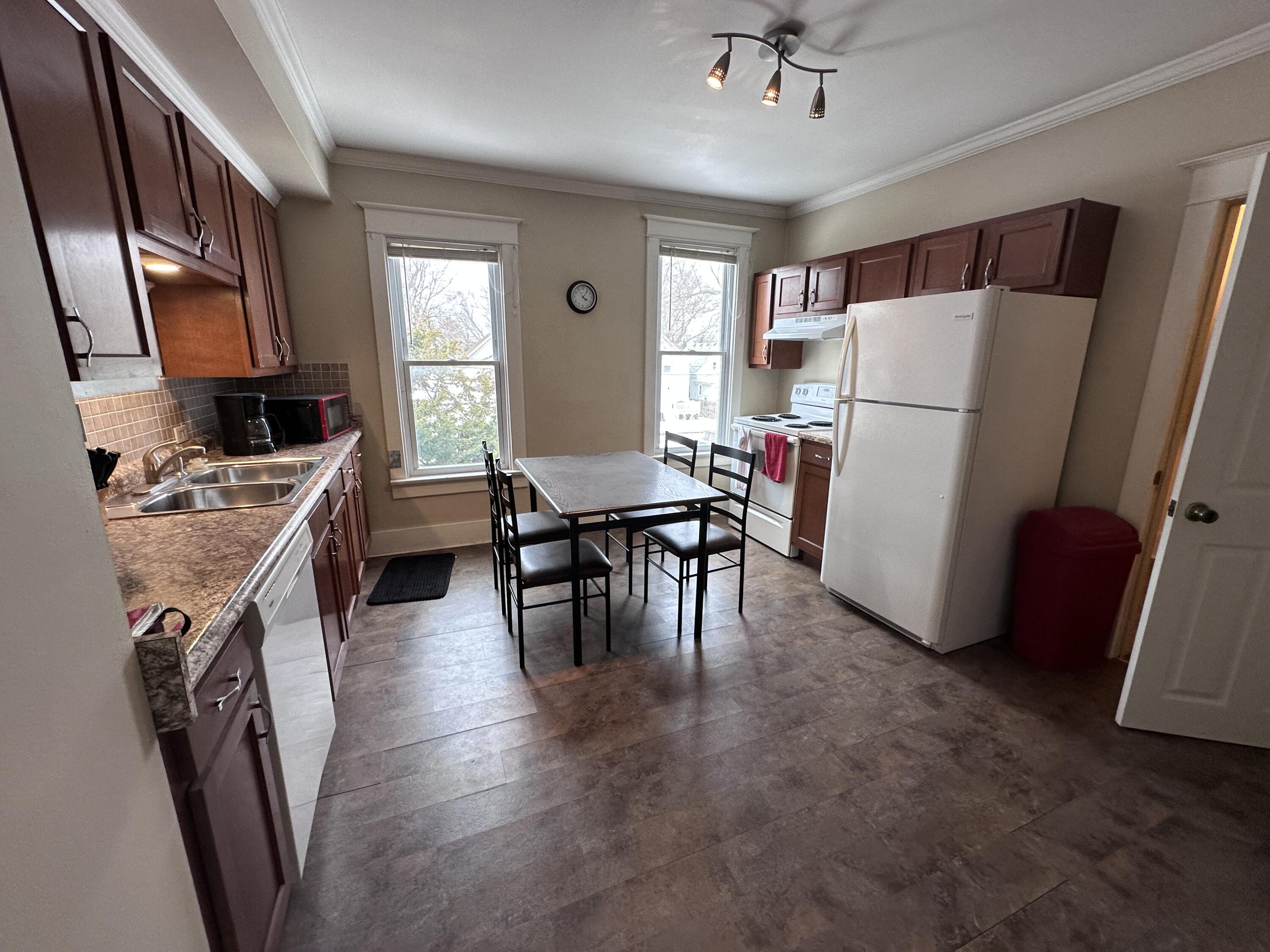 535 Archer Avenue, Unit UPPER 2 St. Joseph, MI 49085 - Photo 7 of 21 IMG_9139