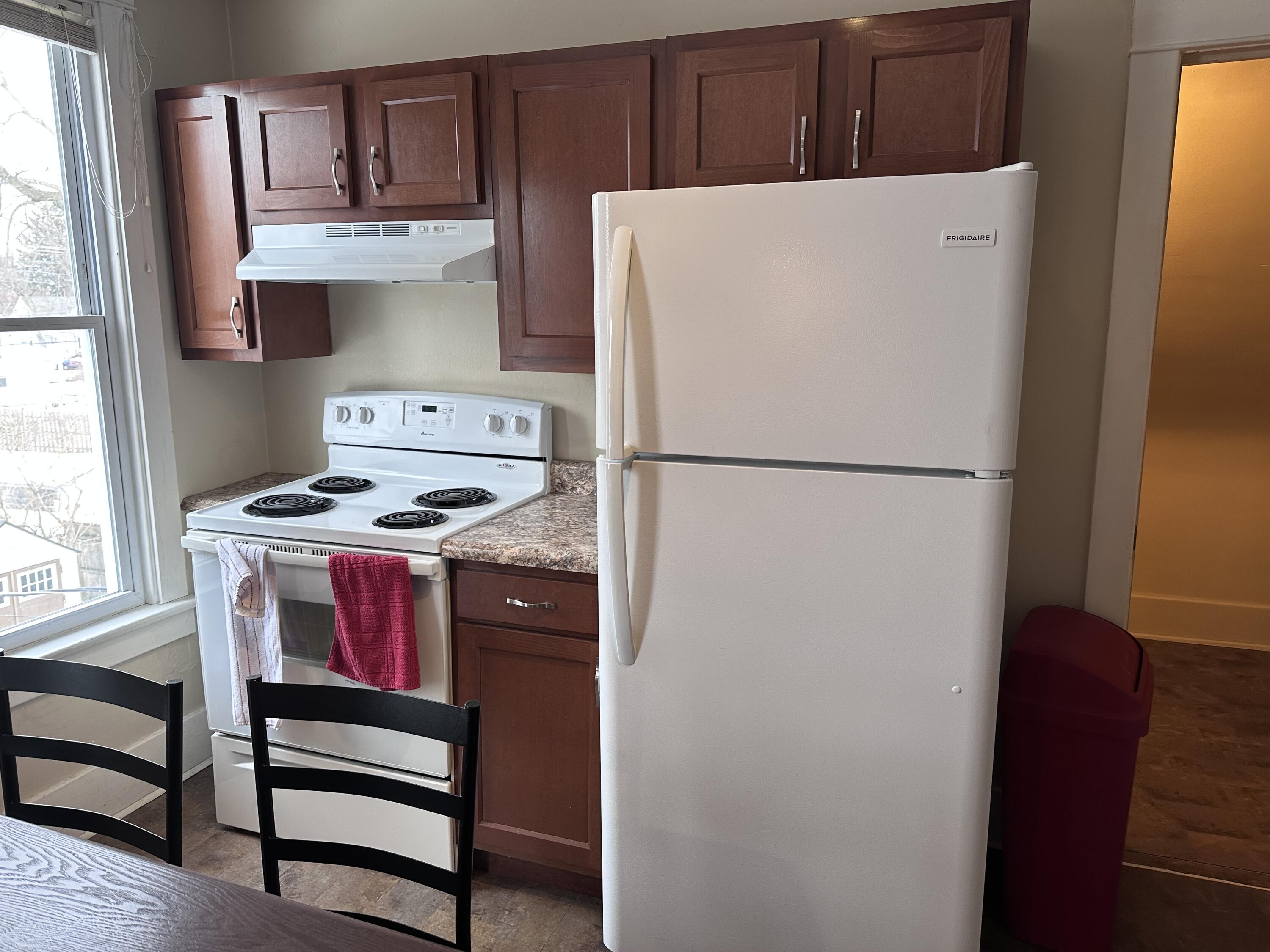 535 Archer Avenue, Unit UPPER 2 St. Joseph, MI 49085 - Photo 9 of 21 IMG_9141