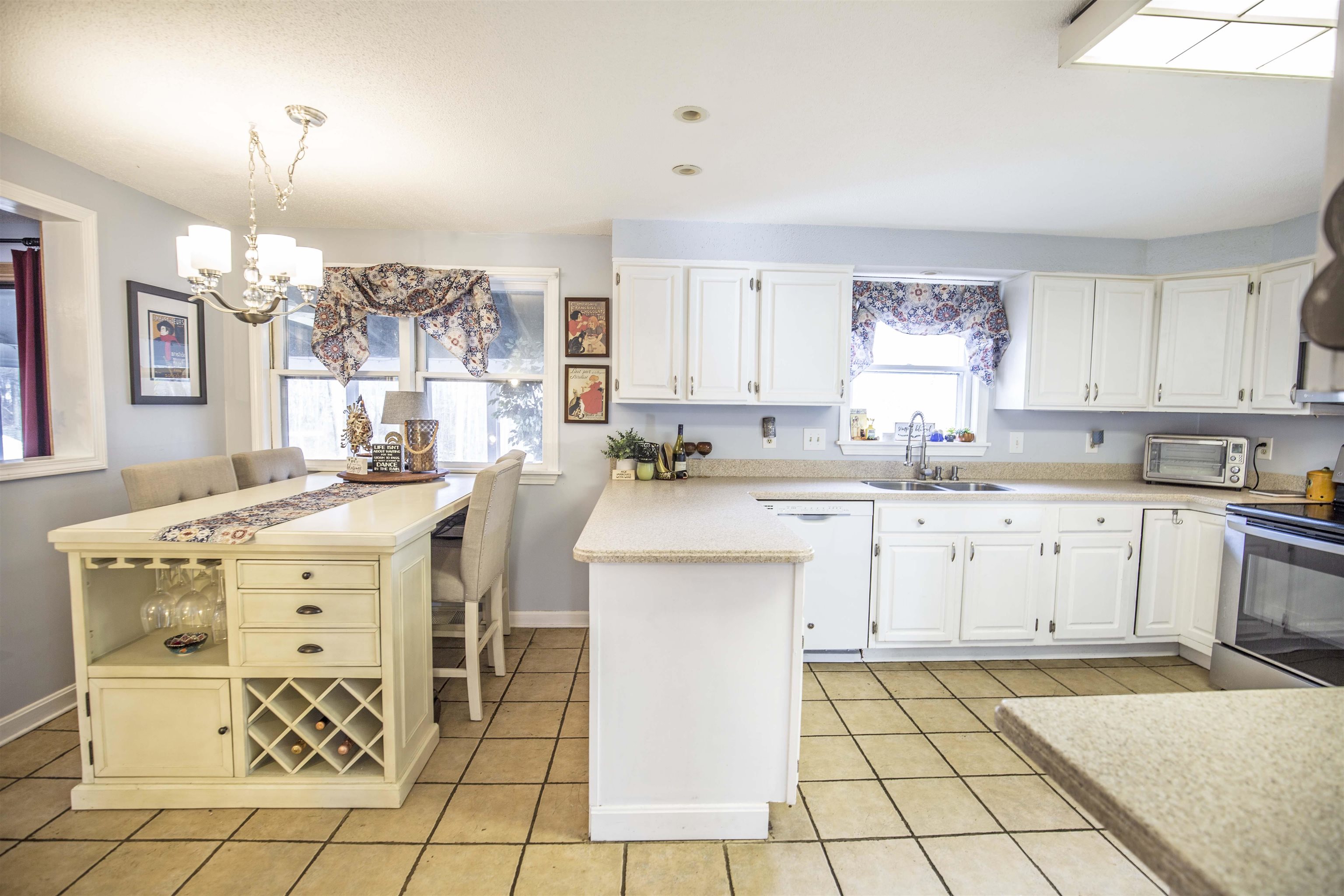 52 Hardy Road Londonderry, NH 03053 - Photo 1 of 40