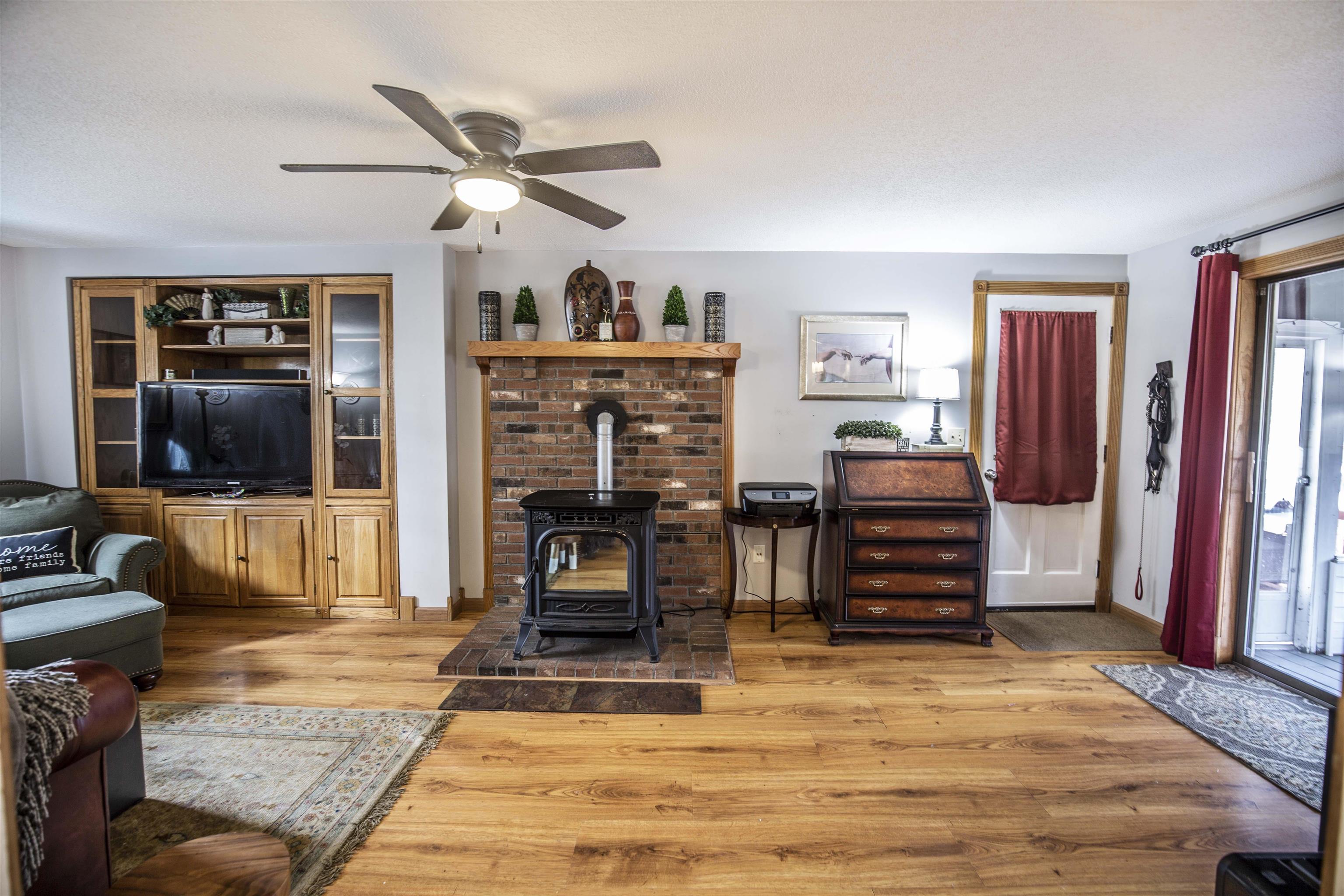 52 Hardy Road Londonderry, NH 03053 - Photo 7 of 40