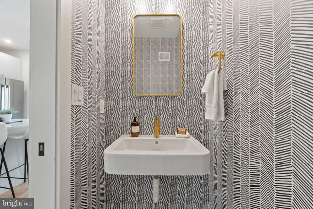 $1,330,000 | 406 13th Street Northeast, Washington, DC 20002