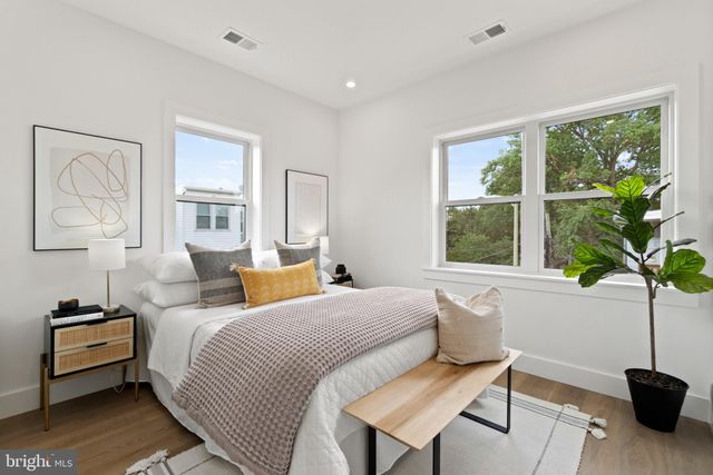 $1,330,000 | 406 13th Street Northeast, Washington, DC 20002